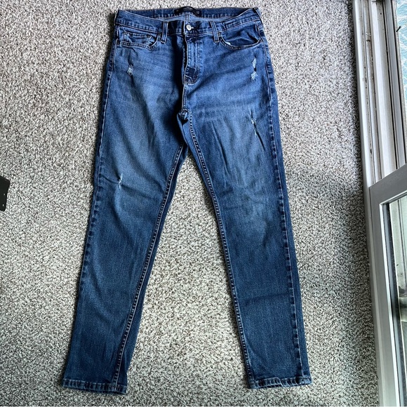 NWOT Men's Hollister Distressed Athletic Skinny Jeans size 33x32 - Picture 2 of 4